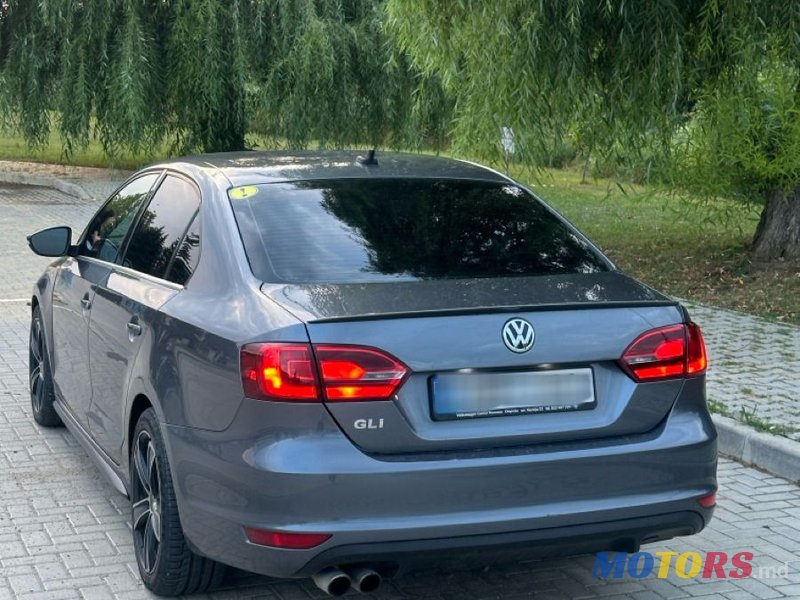 2012' Volkswagen Jetta photo #3