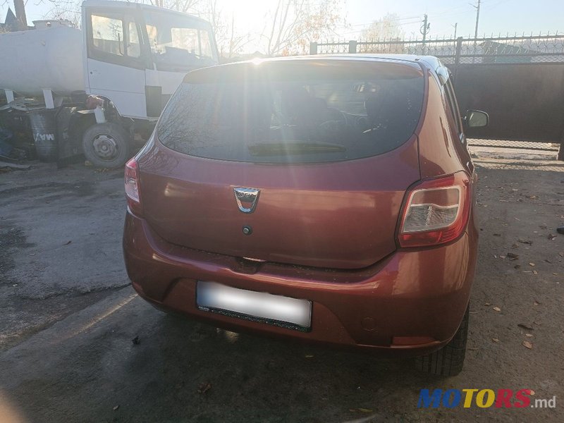 2014' Dacia Sandero photo #2