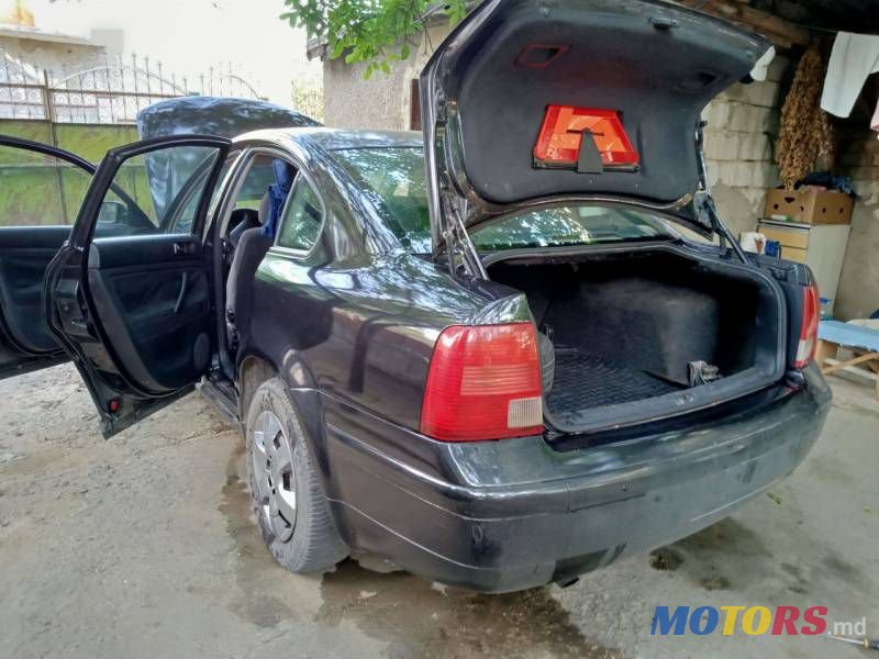 2000' Volkswagen Passat photo #2