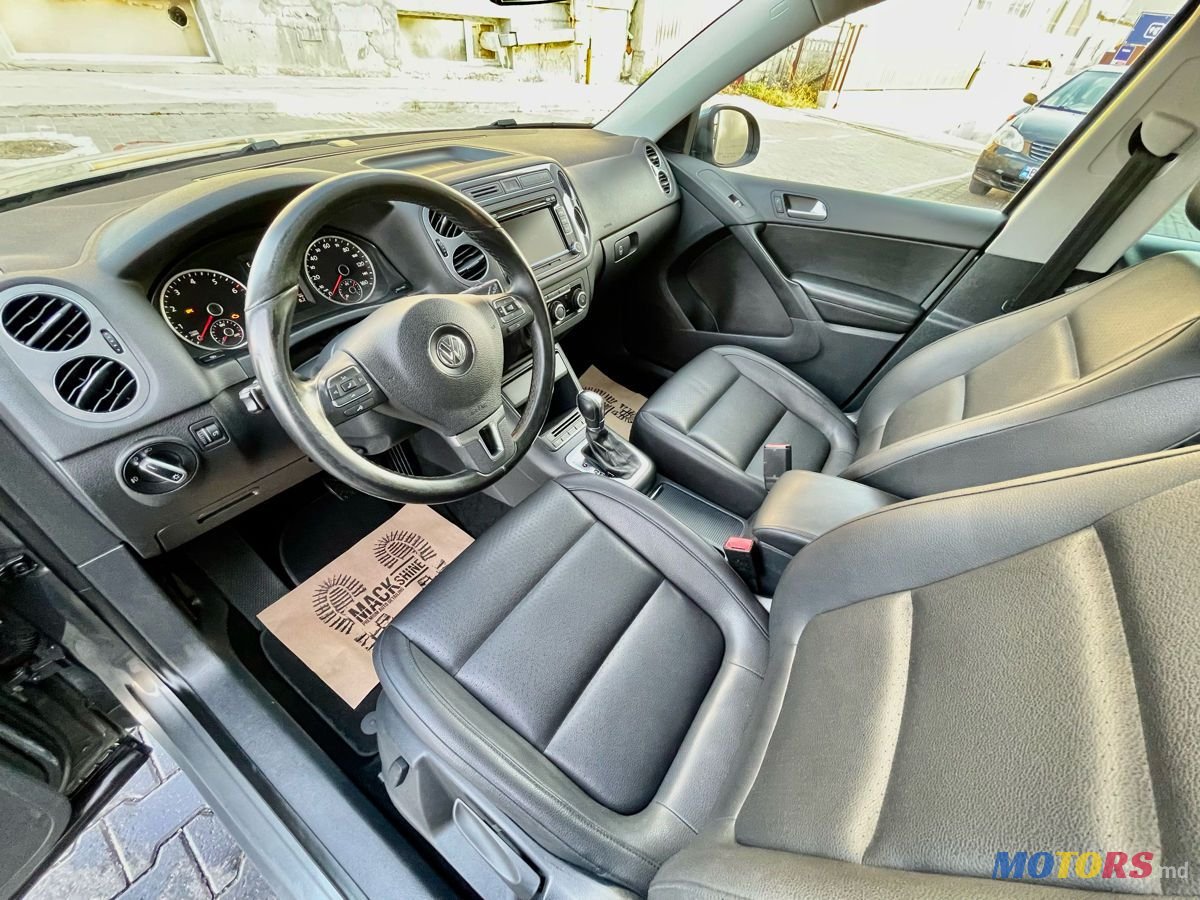 2012' Volkswagen Tiguan photo #4