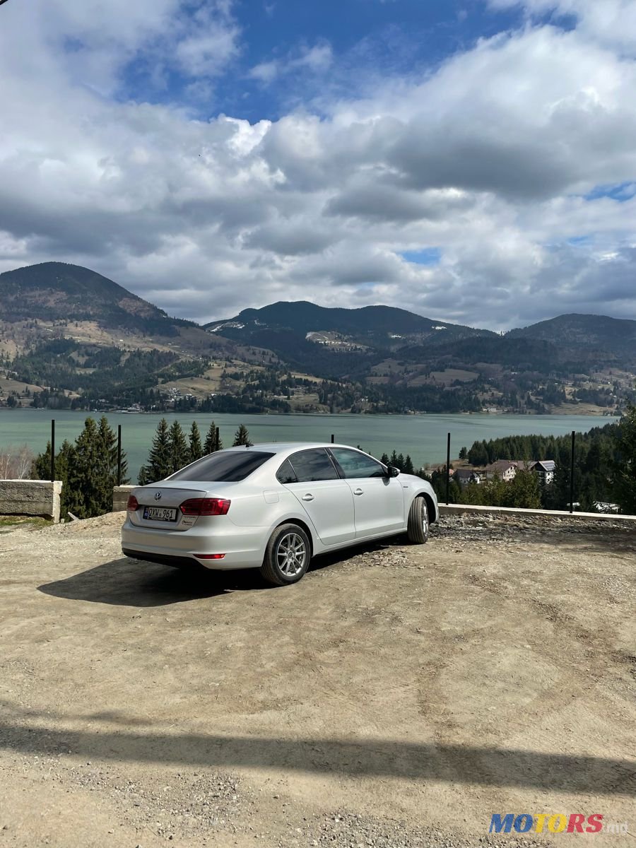 2013' Volkswagen Jetta photo #2