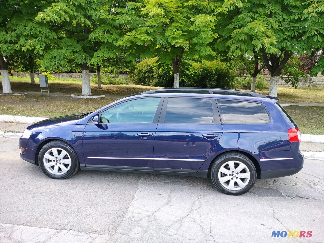 2005' Volkswagen Passat photo #3