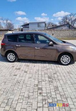 2010' Renault Grand Scenic photo #3