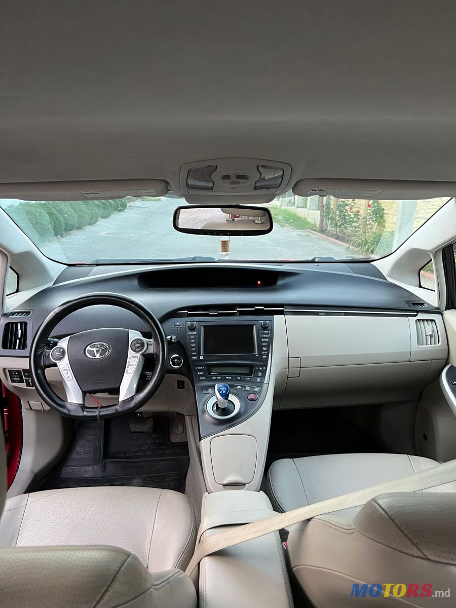 2010' Toyota Prius photo #5