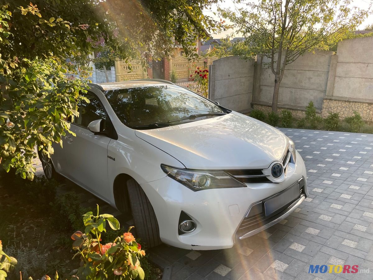 2014' Toyota Auris photo #3