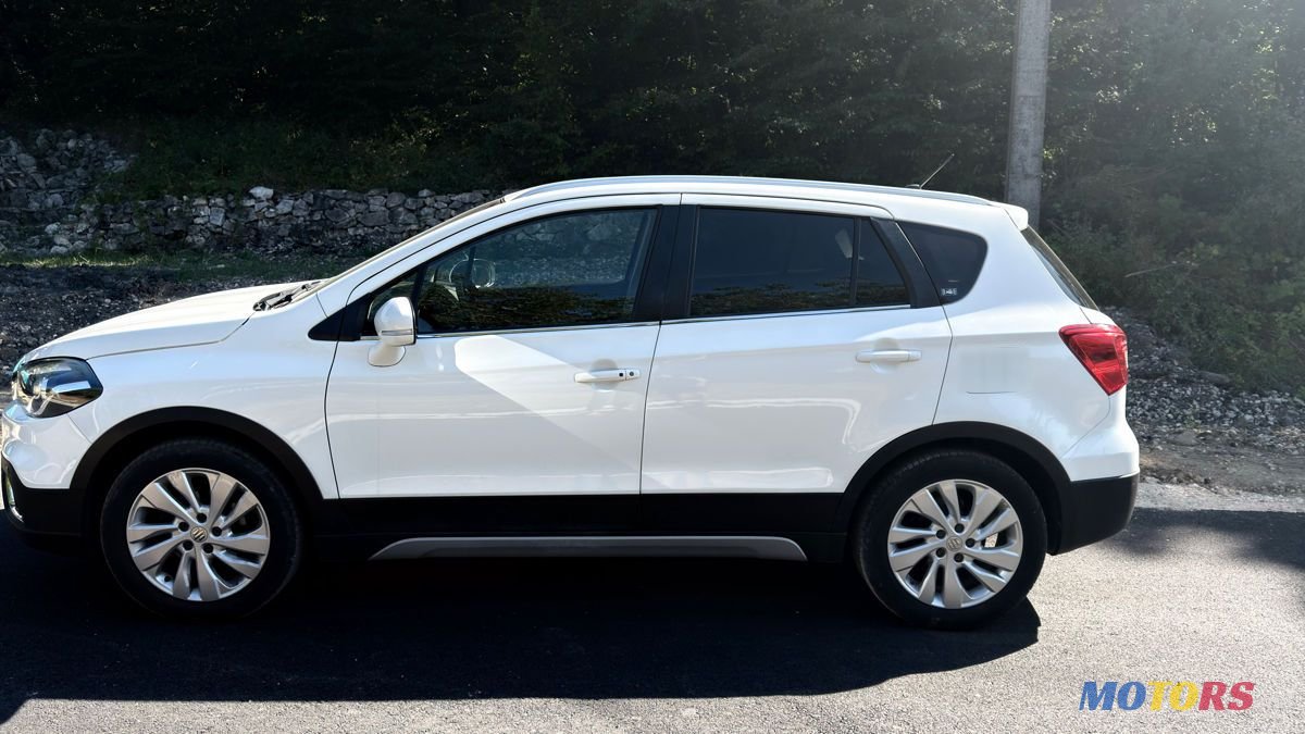 2019' Suzuki SX4 photo #3