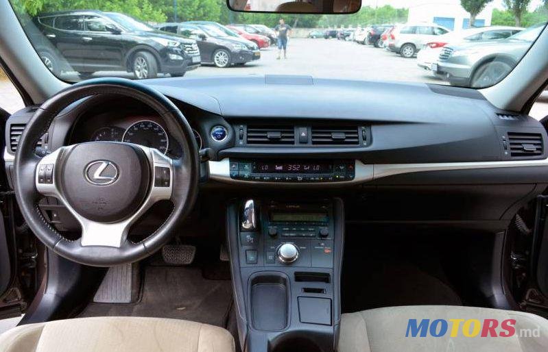 2011' Lexus CT photo #2