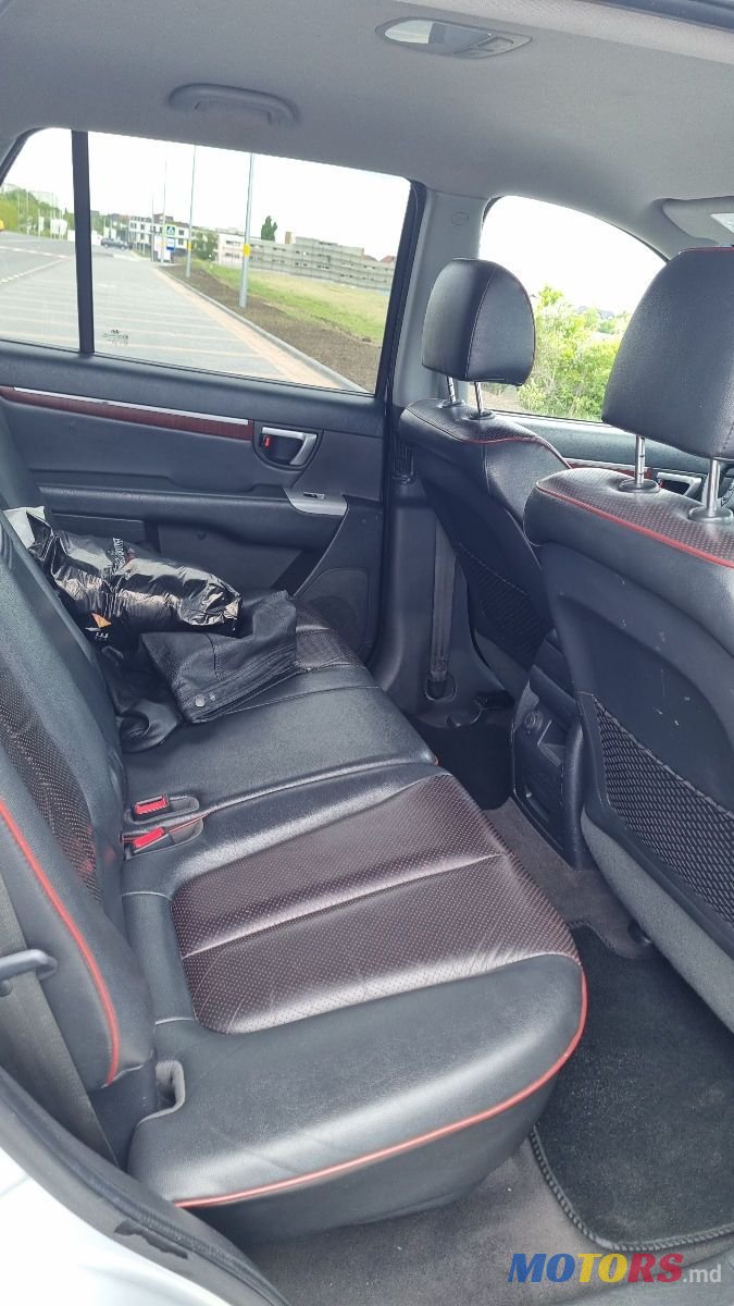 2009' Hyundai Santa Fe photo #6