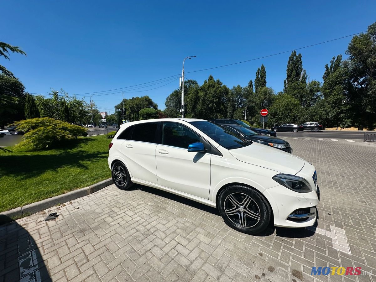 2015' Mercedes-Benz B-Class photo #3