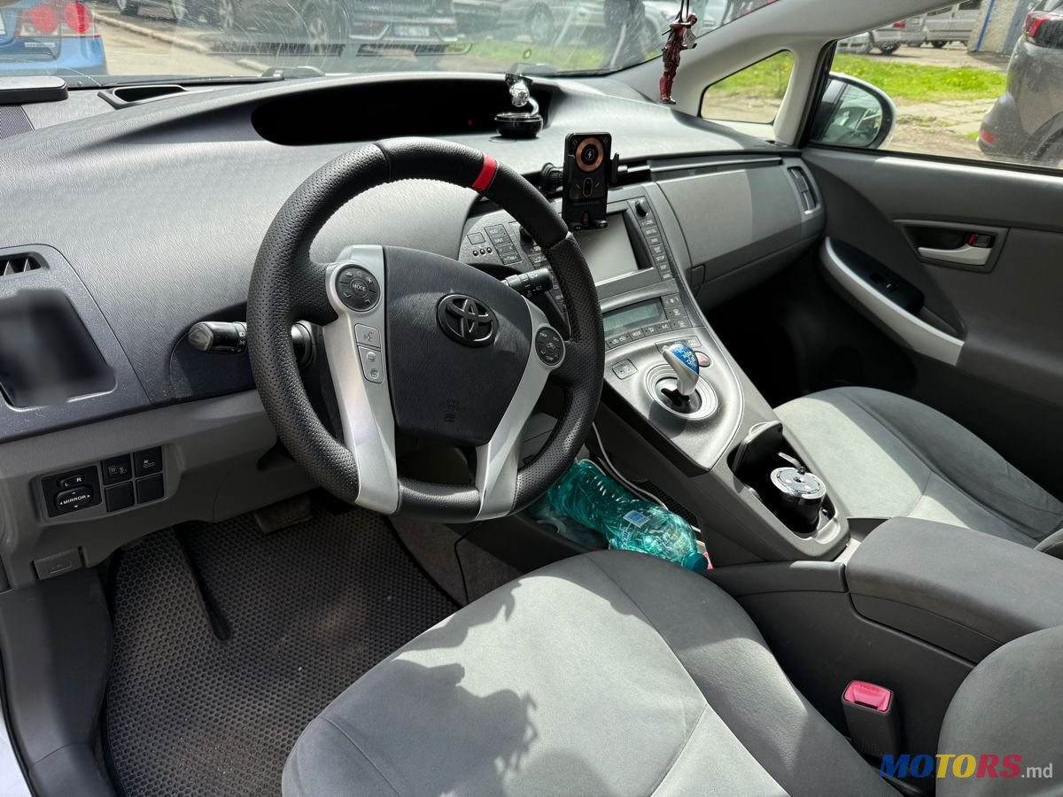 2010' Toyota Prius photo #5