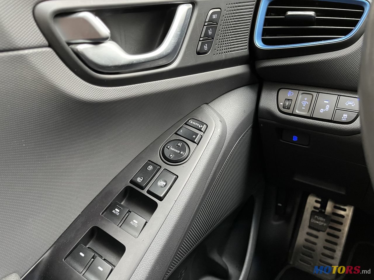 2016' Hyundai Ioniq photo #5