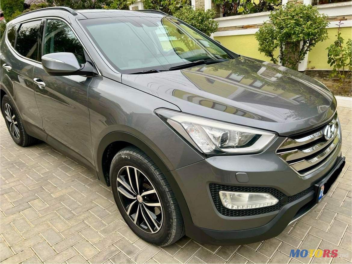 2013' Hyundai Santa Fe photo #3