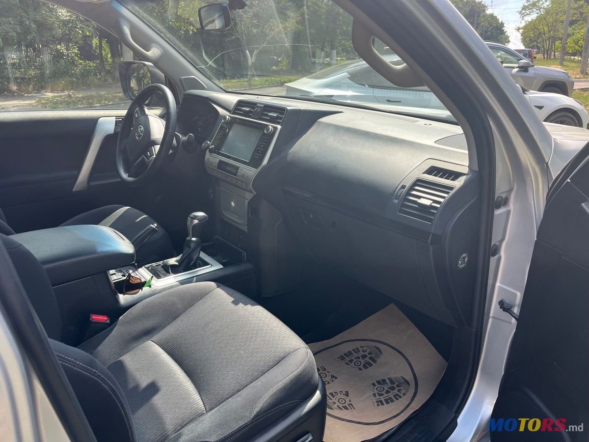 2017' Toyota Land Cruiser Prado photo #5