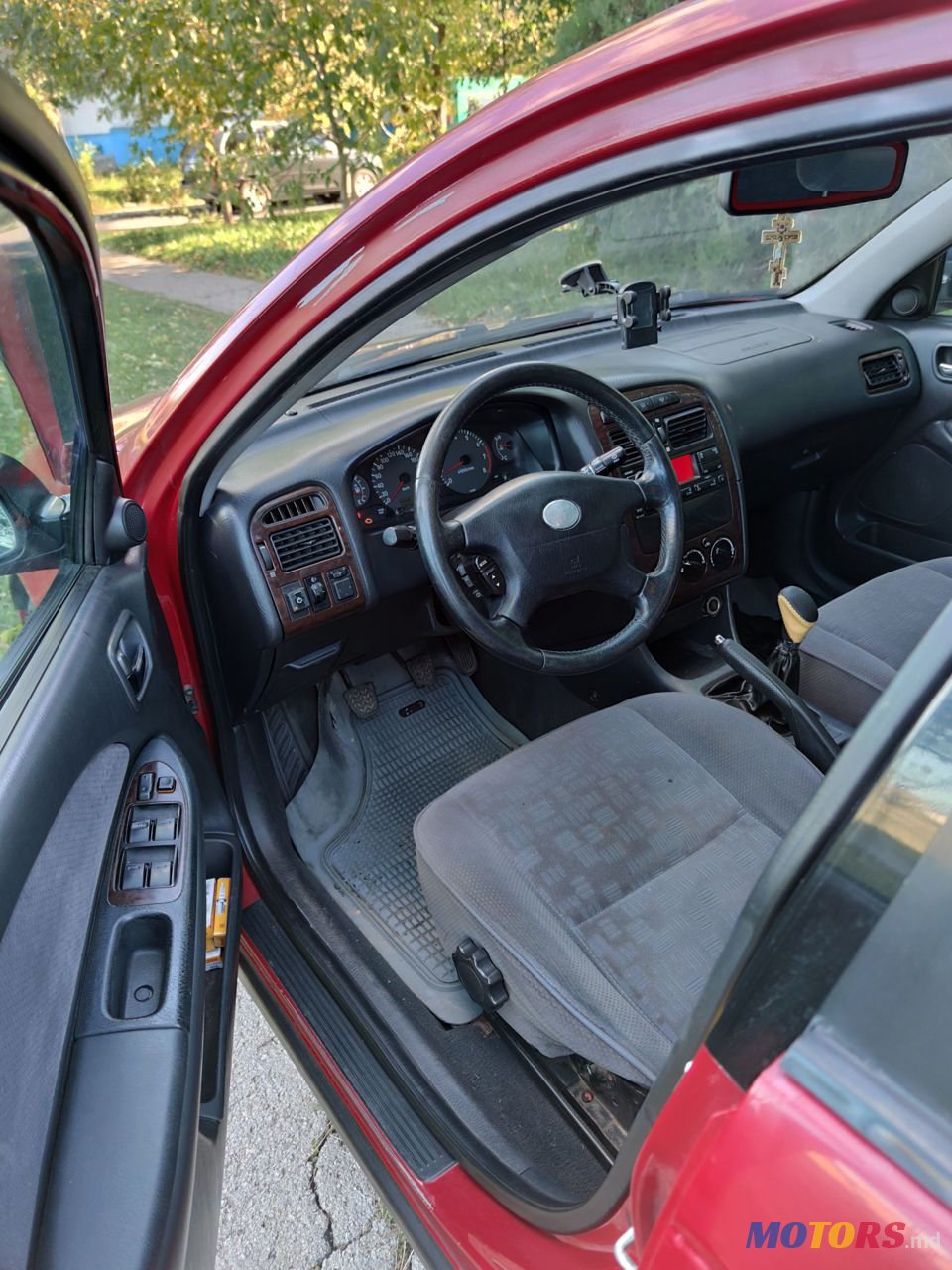 2001' Toyota Avensis photo #5