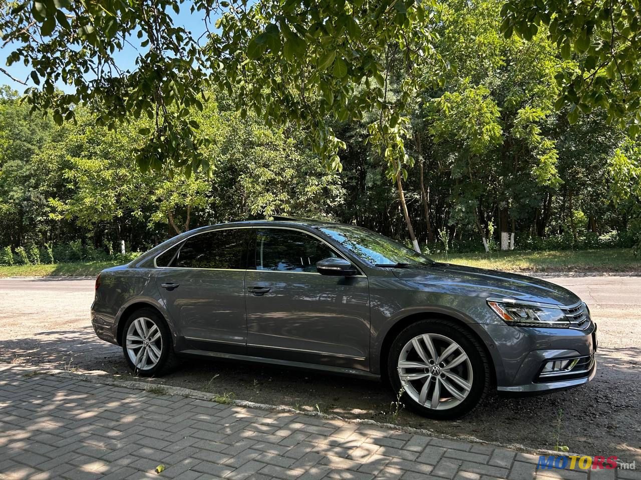 2017' Volkswagen Passat photo #5