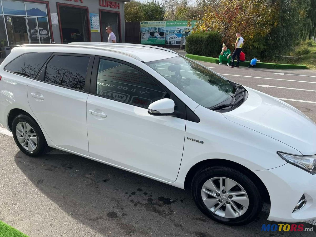 2013' Toyota Auris photo #4