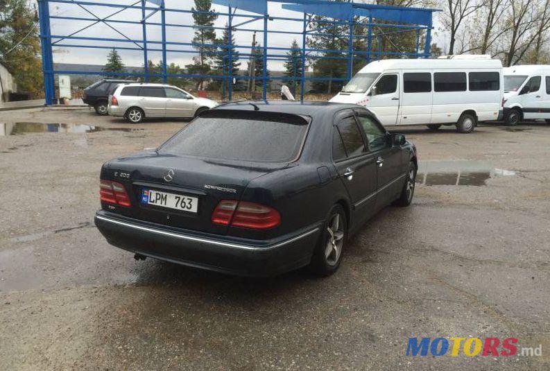 2001' Mercedes-Benz E photo #2