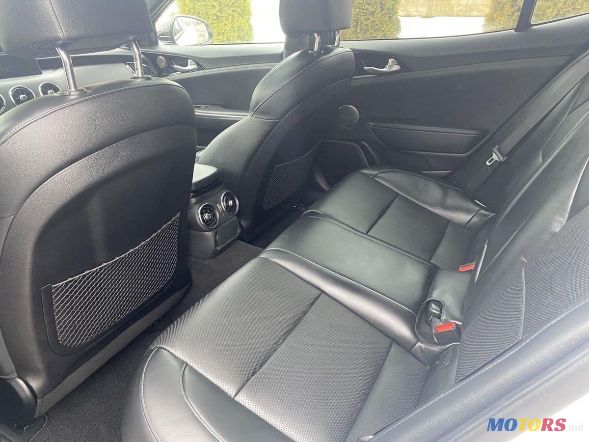 2021' Kia Stinger photo #4