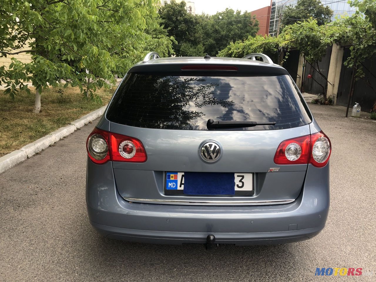 2010' Volkswagen Passat photo #5