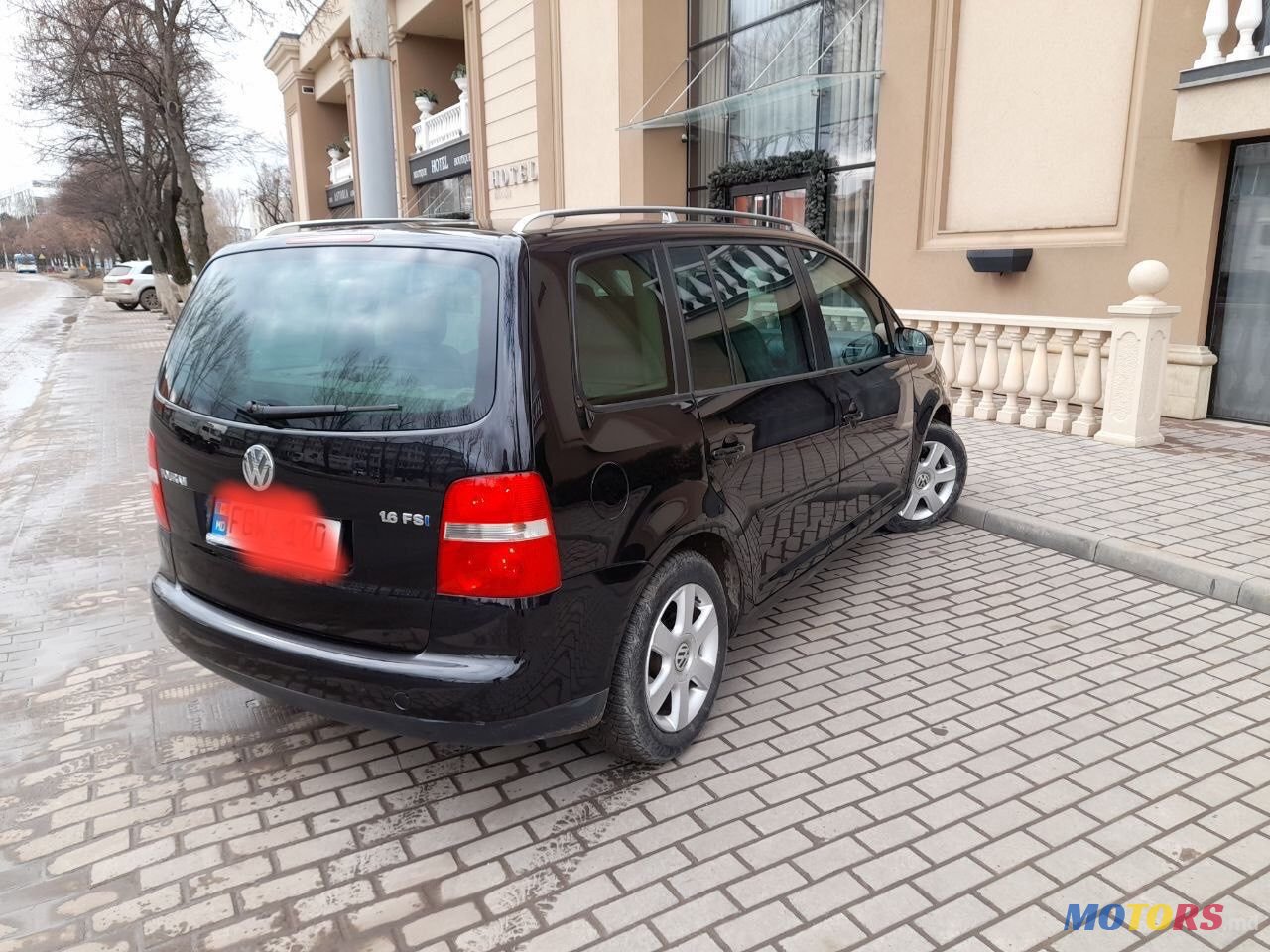 2004' Volkswagen Touran photo #5