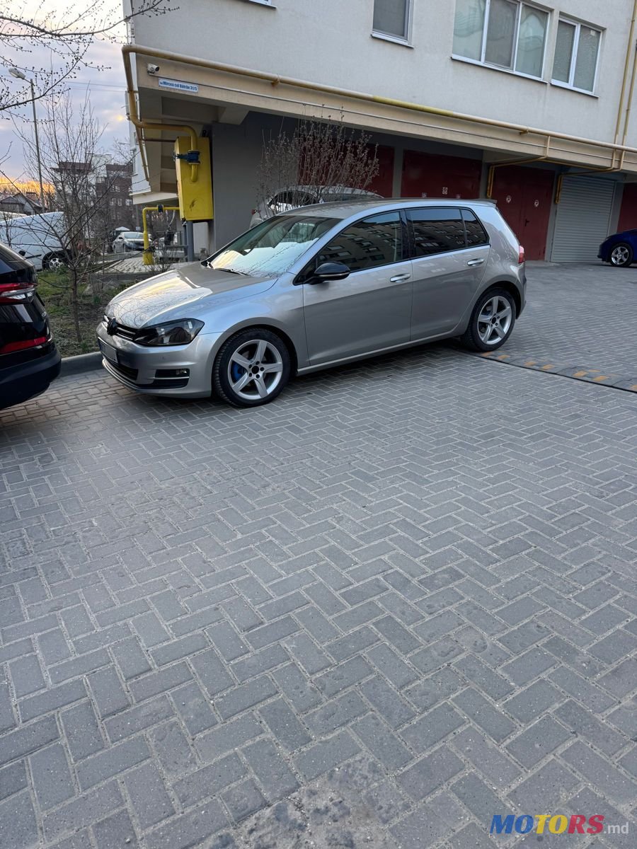 2013' Volkswagen Golf photo #2