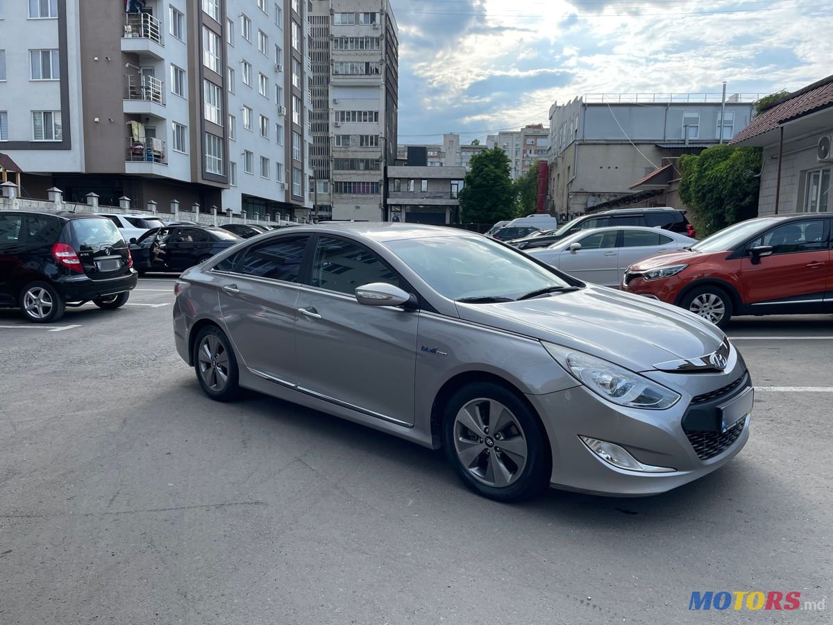 2012' Hyundai Sonata photo #1