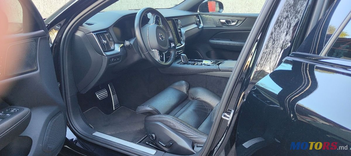 2019' Volvo V60 photo #4