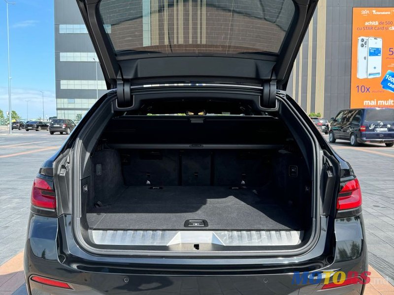 2022' BMW 5 Series photo #6