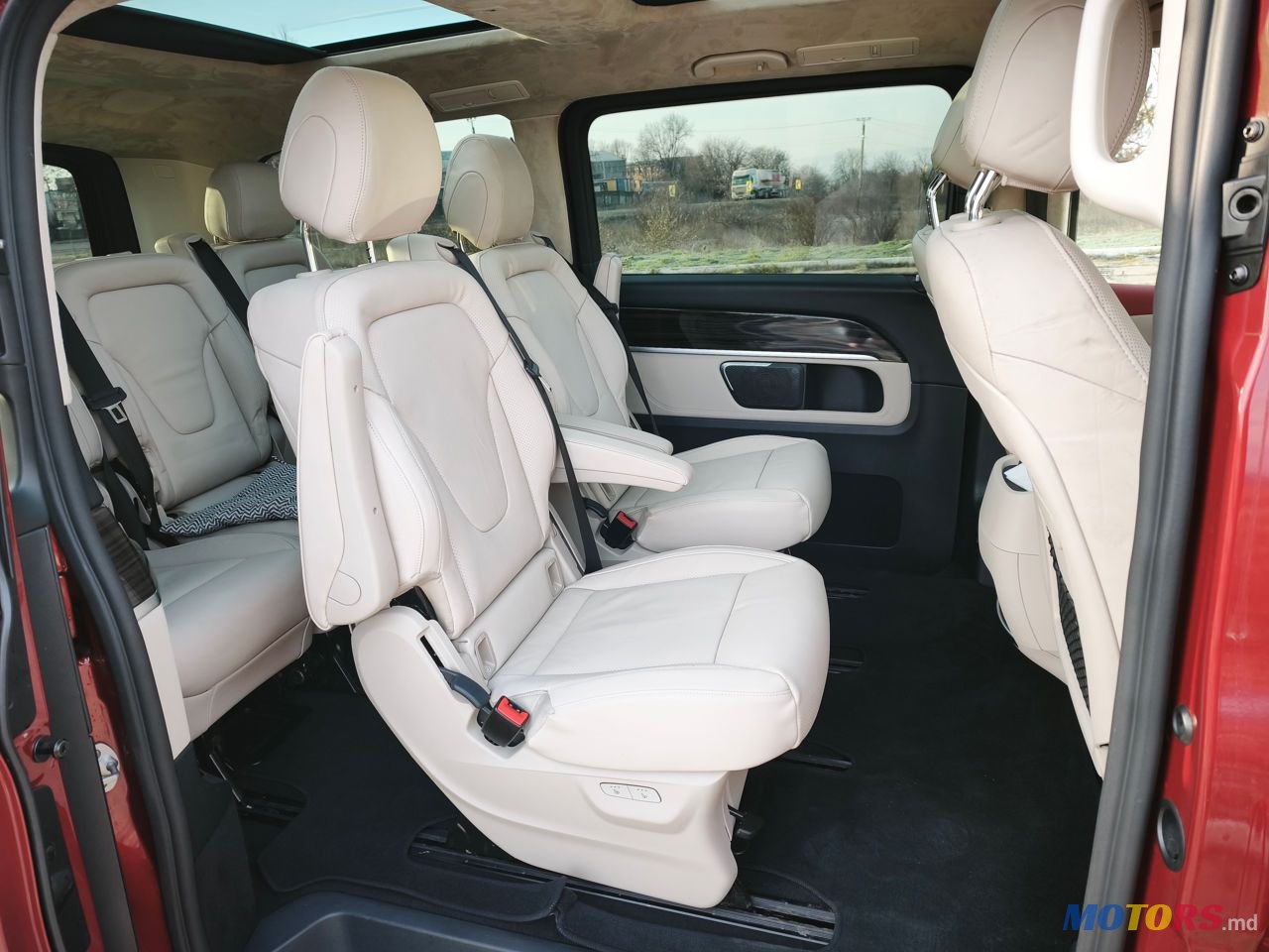 2019' Mercedes-Benz V-Class photo #5