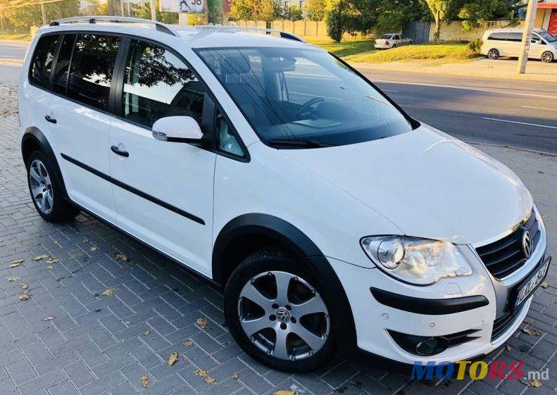 2009' Volkswagen Touran photo #1