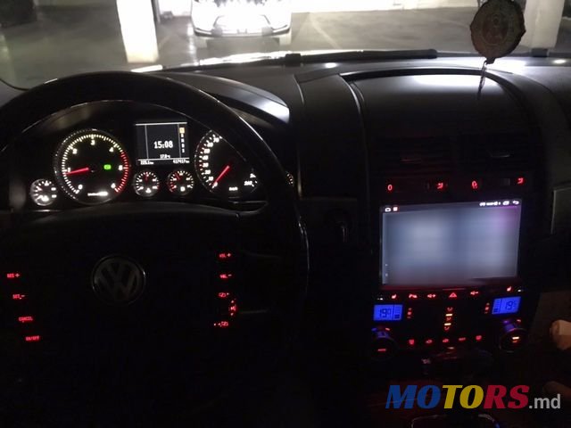 2004' Volkswagen Touareg photo #1