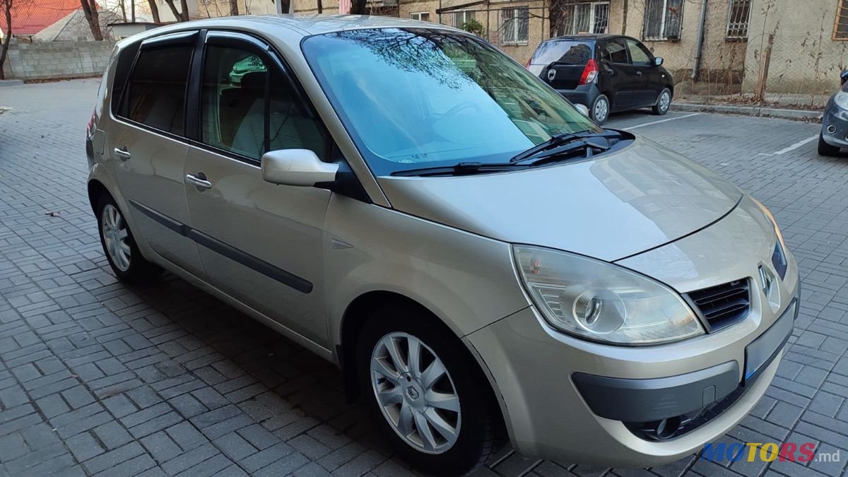 2008' Renault Scenic photo #2