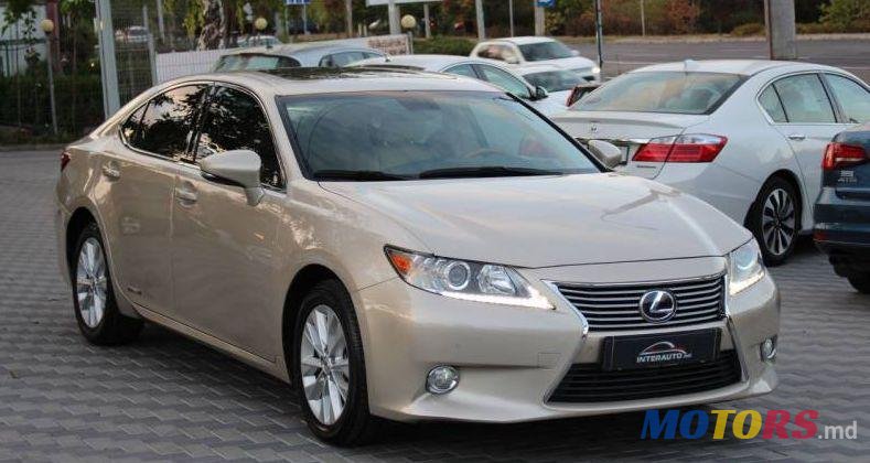 2013' Lexus ES photo #1