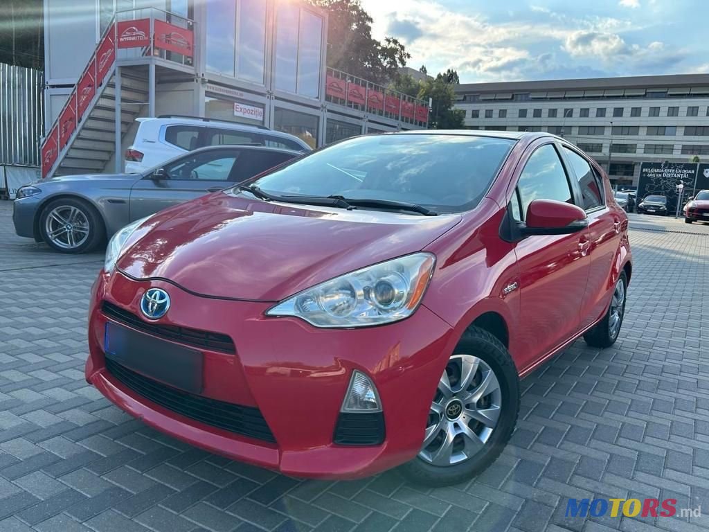 2014' Toyota Prius c photo #1