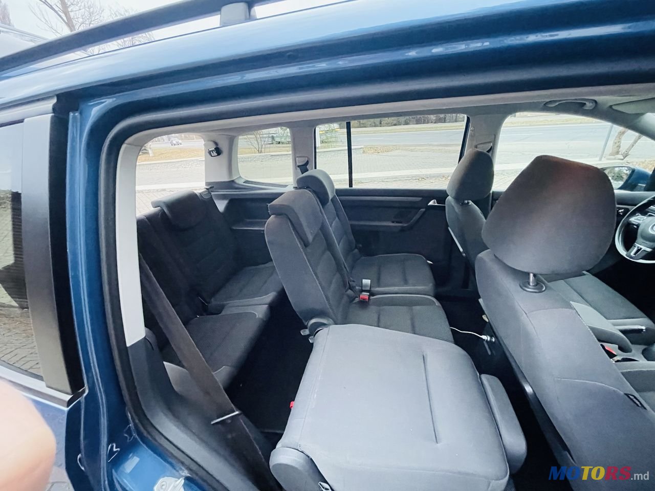 2011' Volkswagen Touran photo #3