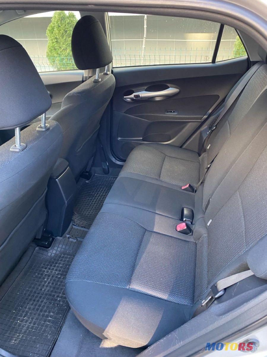 2010' Toyota Auris photo #6