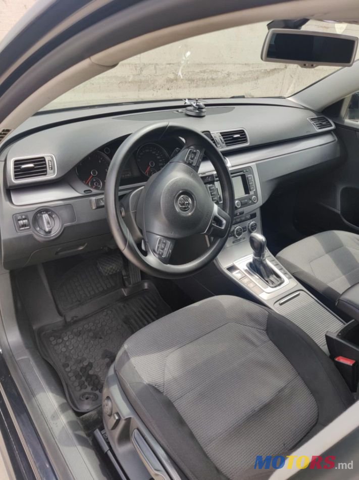 2012' Volkswagen Passat photo #6