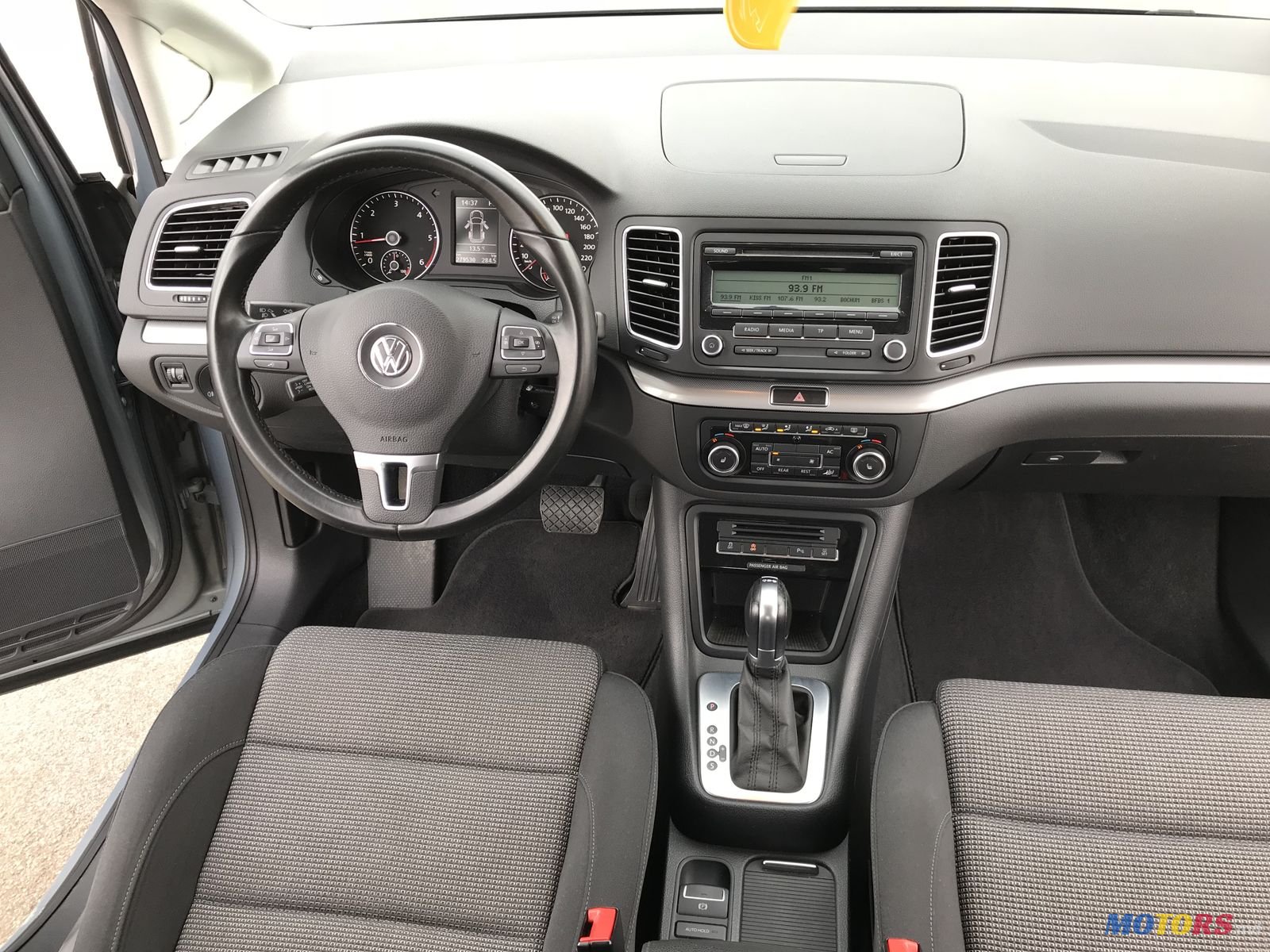 2011' Volkswagen Sharan photo #6