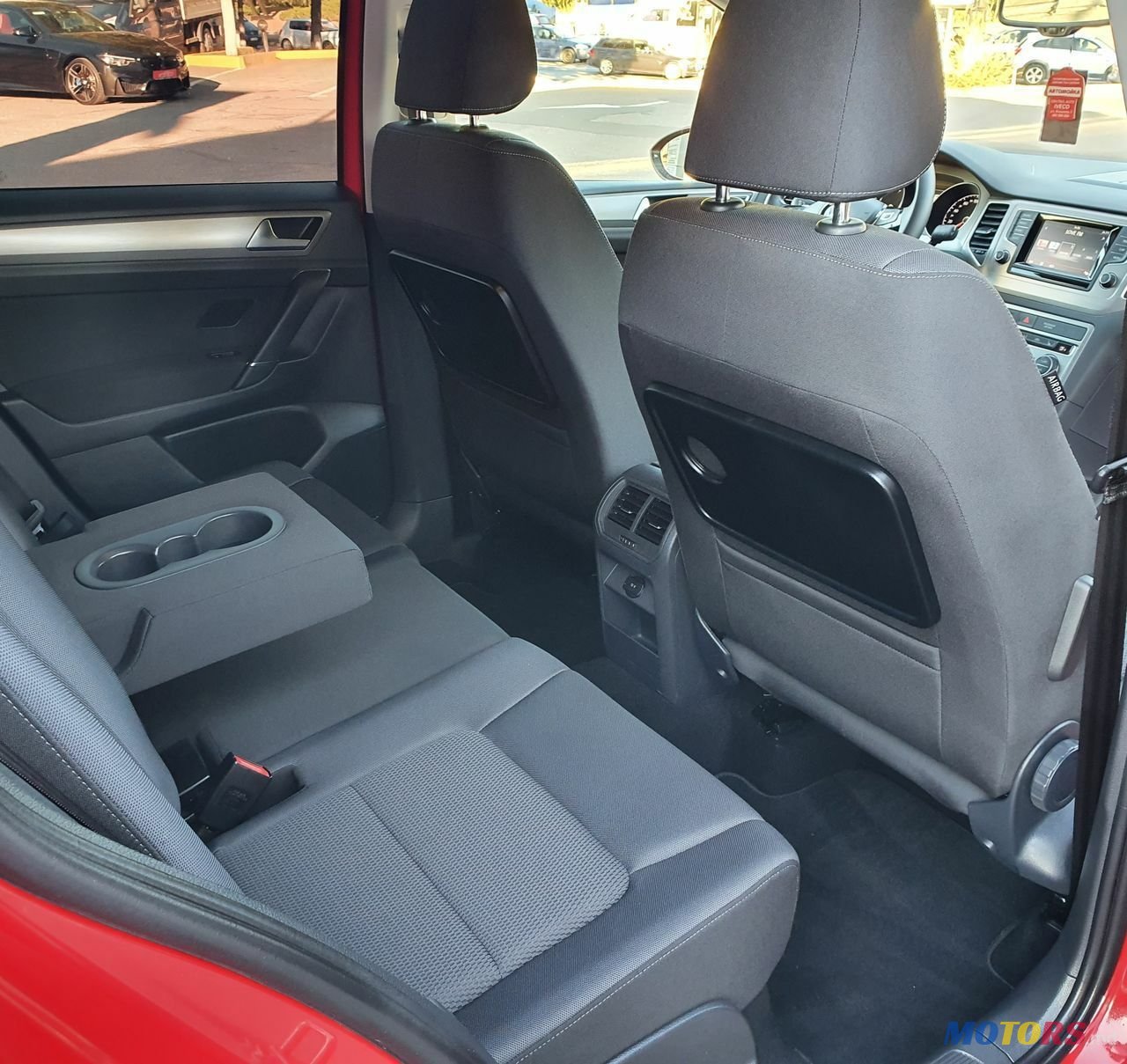 2015' Volkswagen Golf photo #6