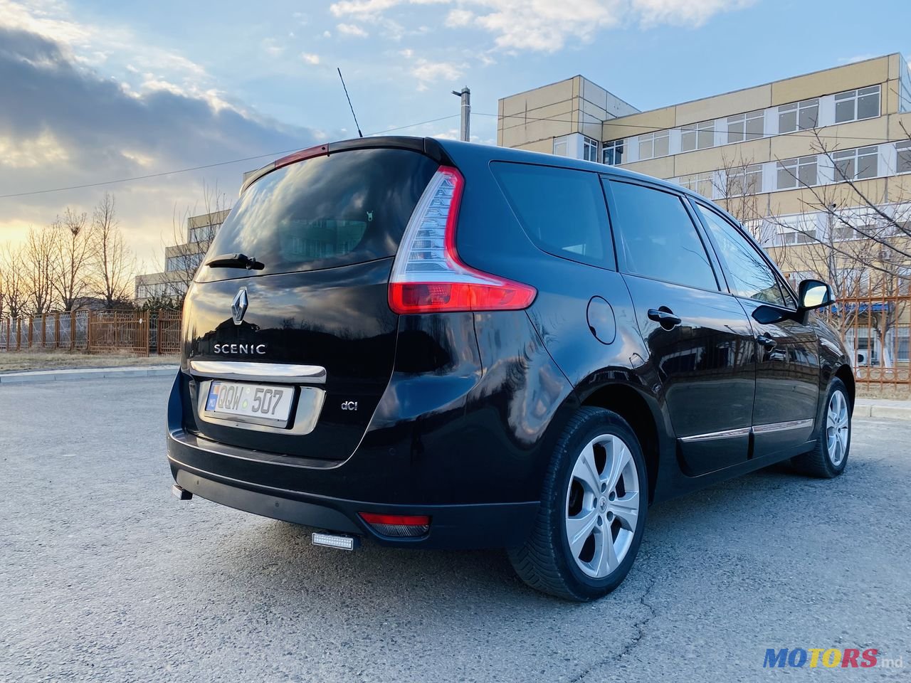2012' Renault Grand Scenic photo #2