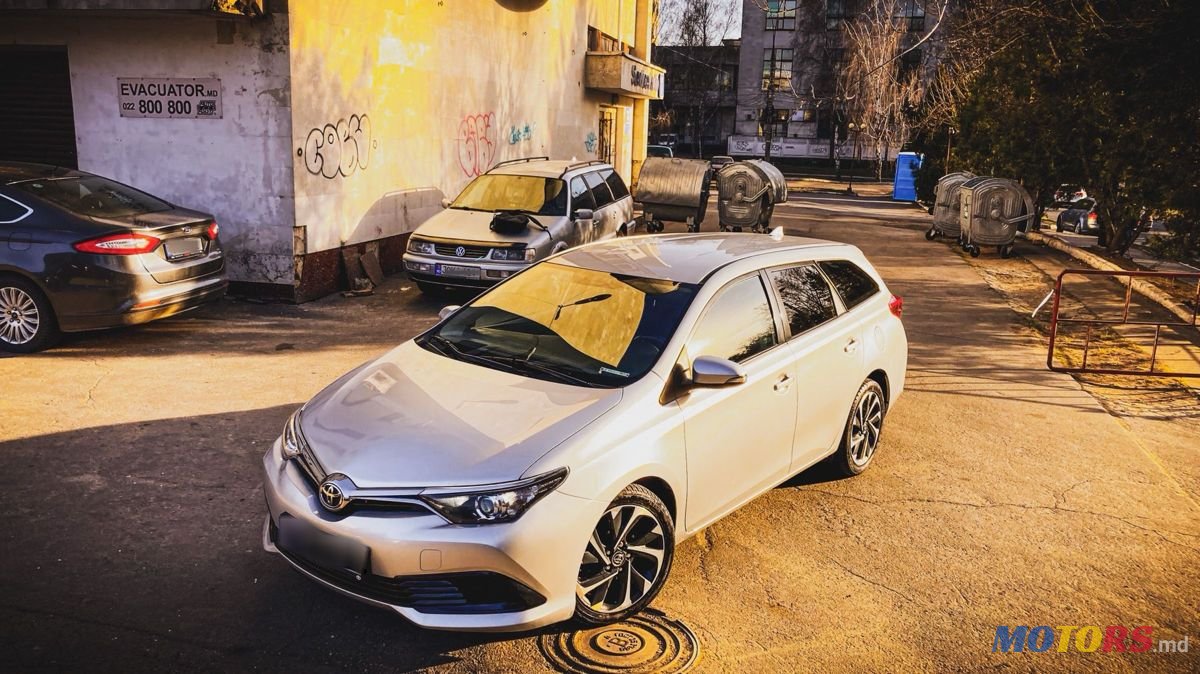 2015' Toyota Auris photo #3