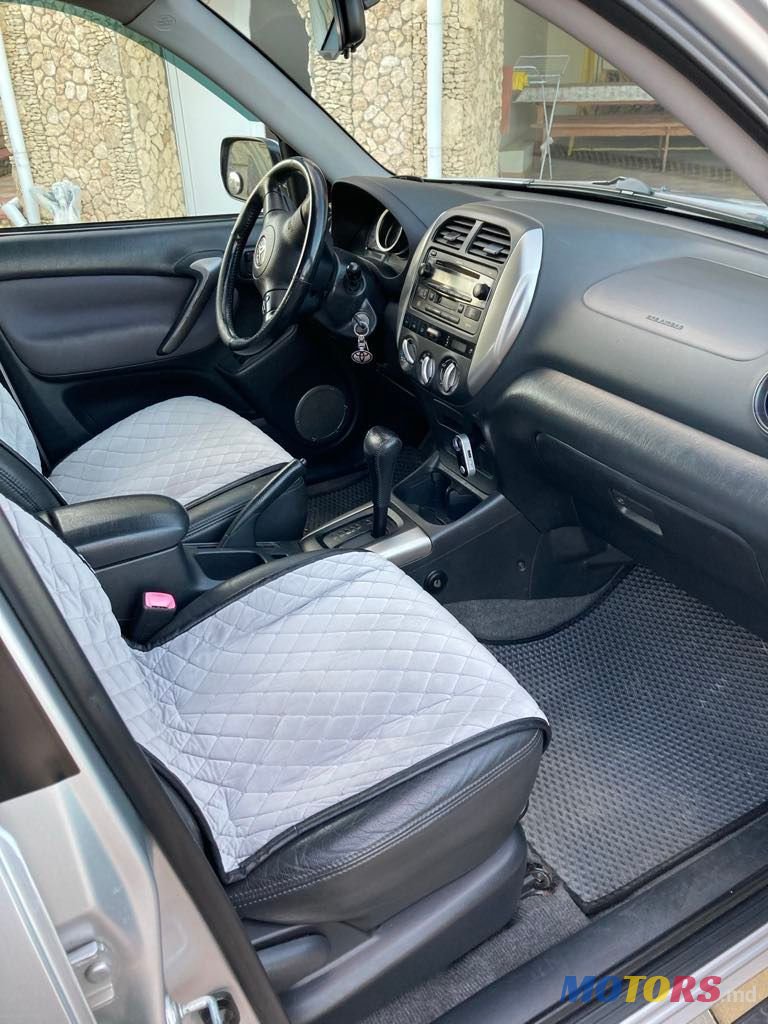 2005' Toyota RAV4 photo #6