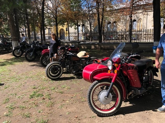 Motocicletele cu ataş din Moldova s-au întrunit în week-end în Chişinău, la evenimentul 100 de ataşe