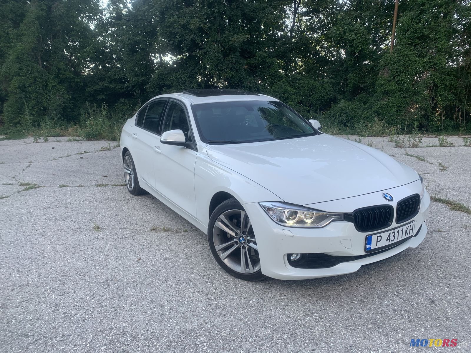 2015' BMW 320 2000i photo #1