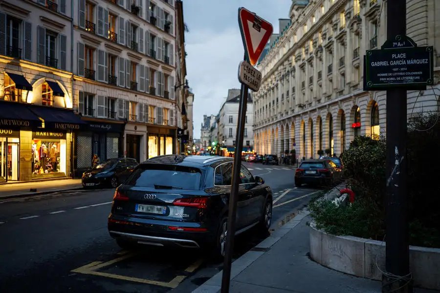 Paris votes to triple parking costs for heavy cars