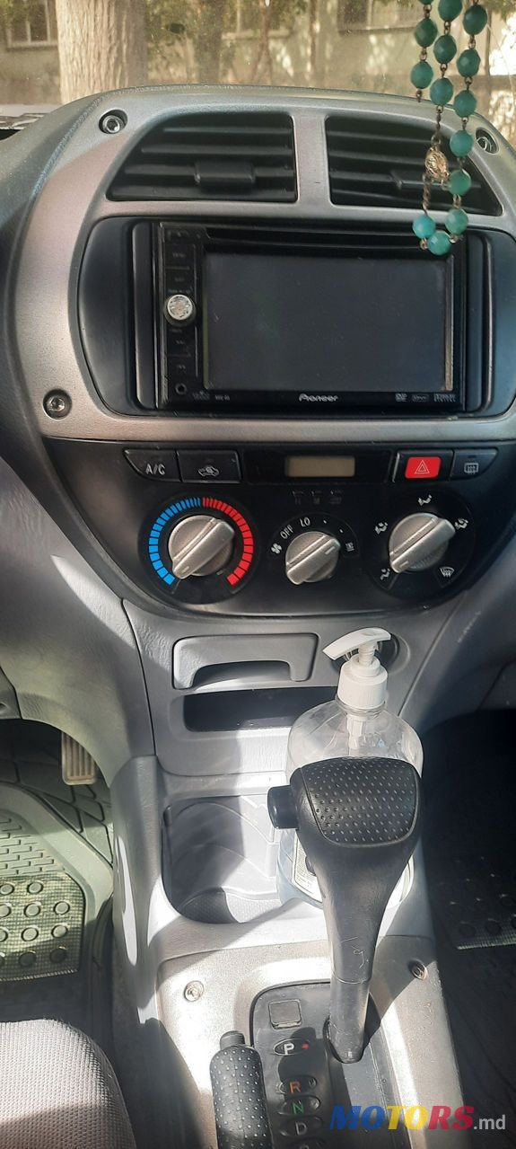 2004' Toyota RAV4 photo #4