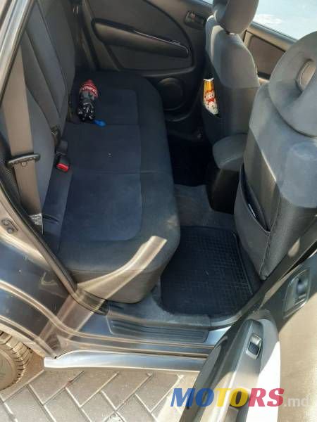 2005' Mitsubishi Outlander photo #2