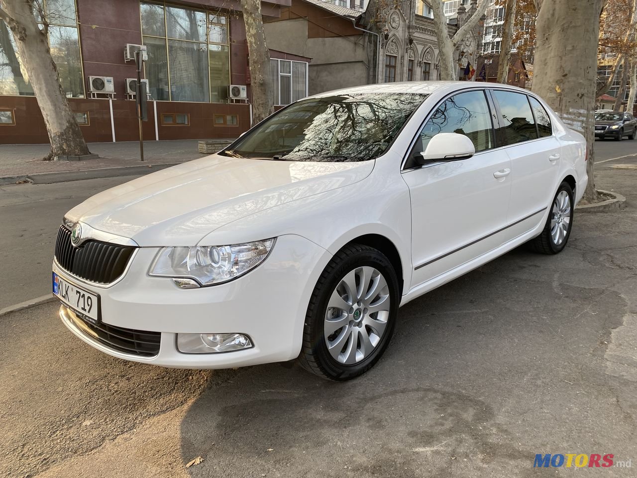 2011' Skoda Superb photo #5