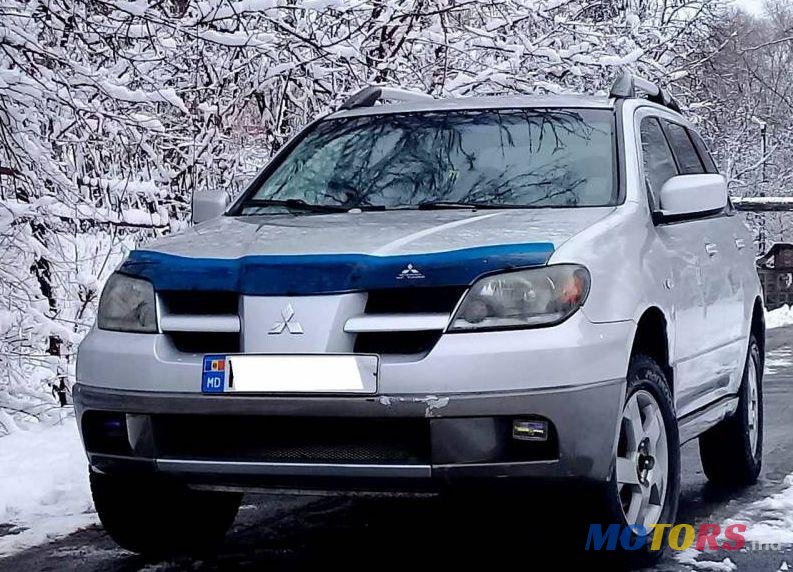 2004' Mitsubishi Outlander photo #2