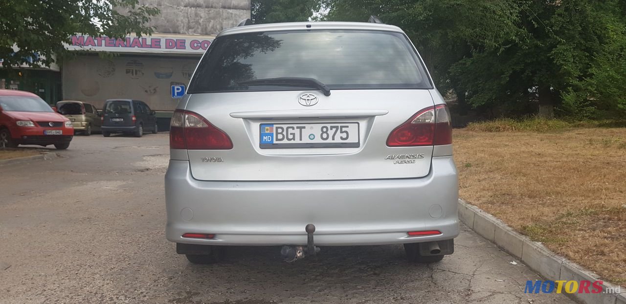 2005' Toyota Avensis Verso photo #4